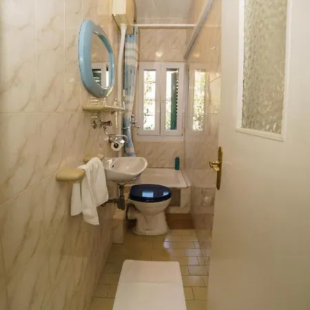 Beach Central Apartment Апартаменты *