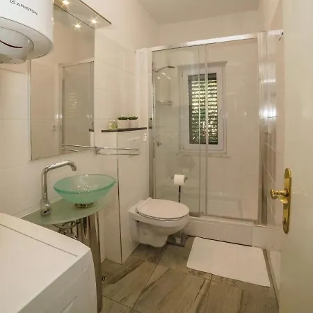 Beach Central Apartment Апартаменты Сплит